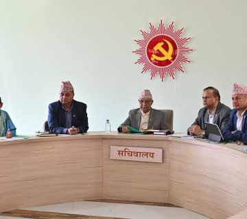 सुरु भयो एमाले सचिवालय बैठक, गम्भीर मुद्रामा देखिए नेता (तस्वीरहरू)